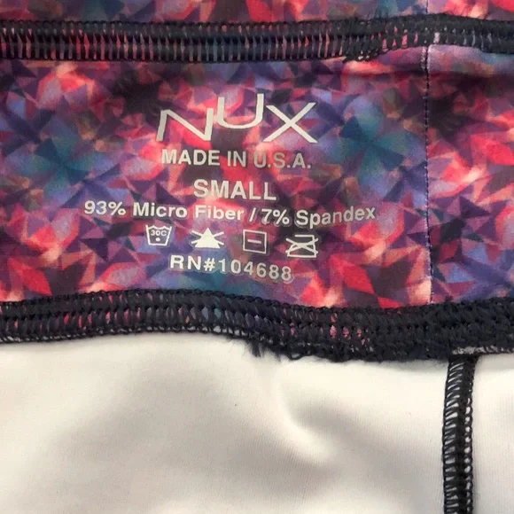 NUX Rio Capri Leggings in Kaleidoscope Painted Plum Size Small - Picture 8 of 14